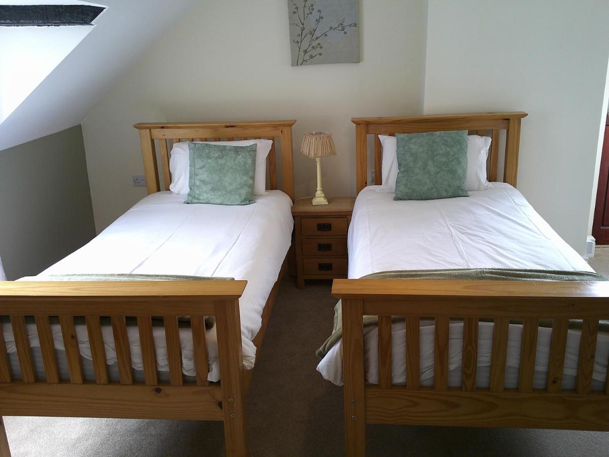 The Crown Hotel Corwen Buitenkant foto