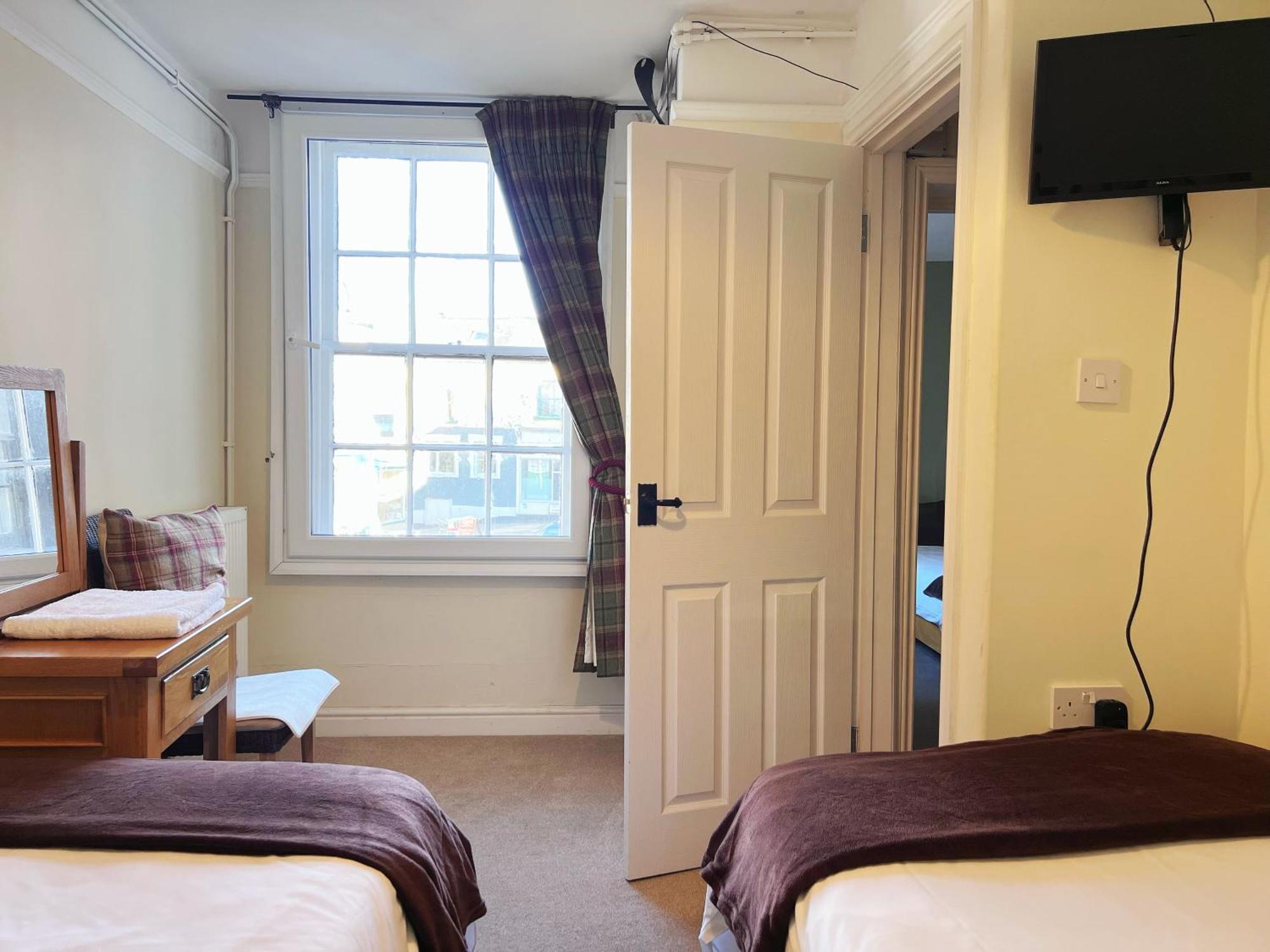 The Crown Hotel Corwen Buitenkant foto
