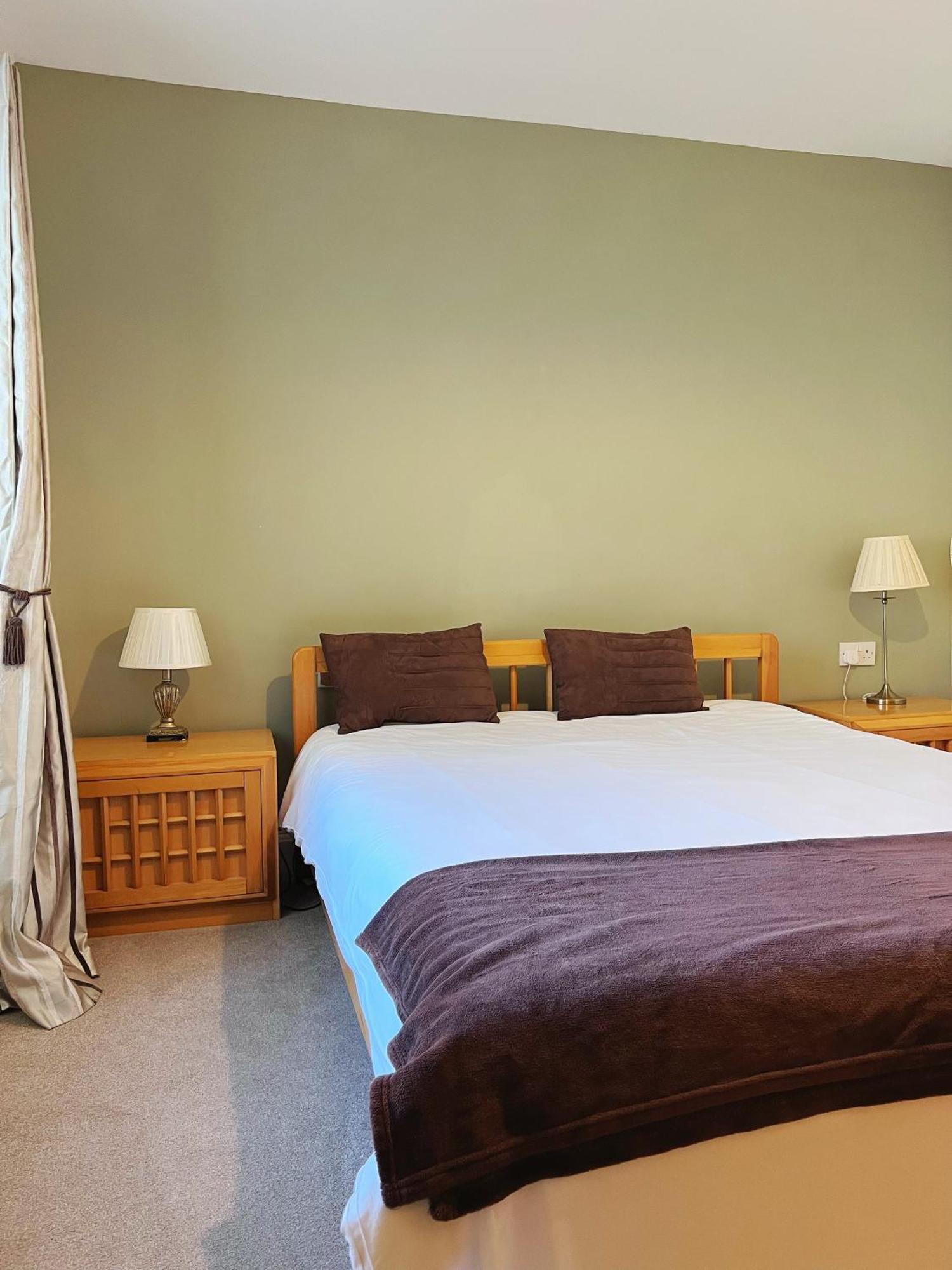 The Crown Hotel Corwen Buitenkant foto