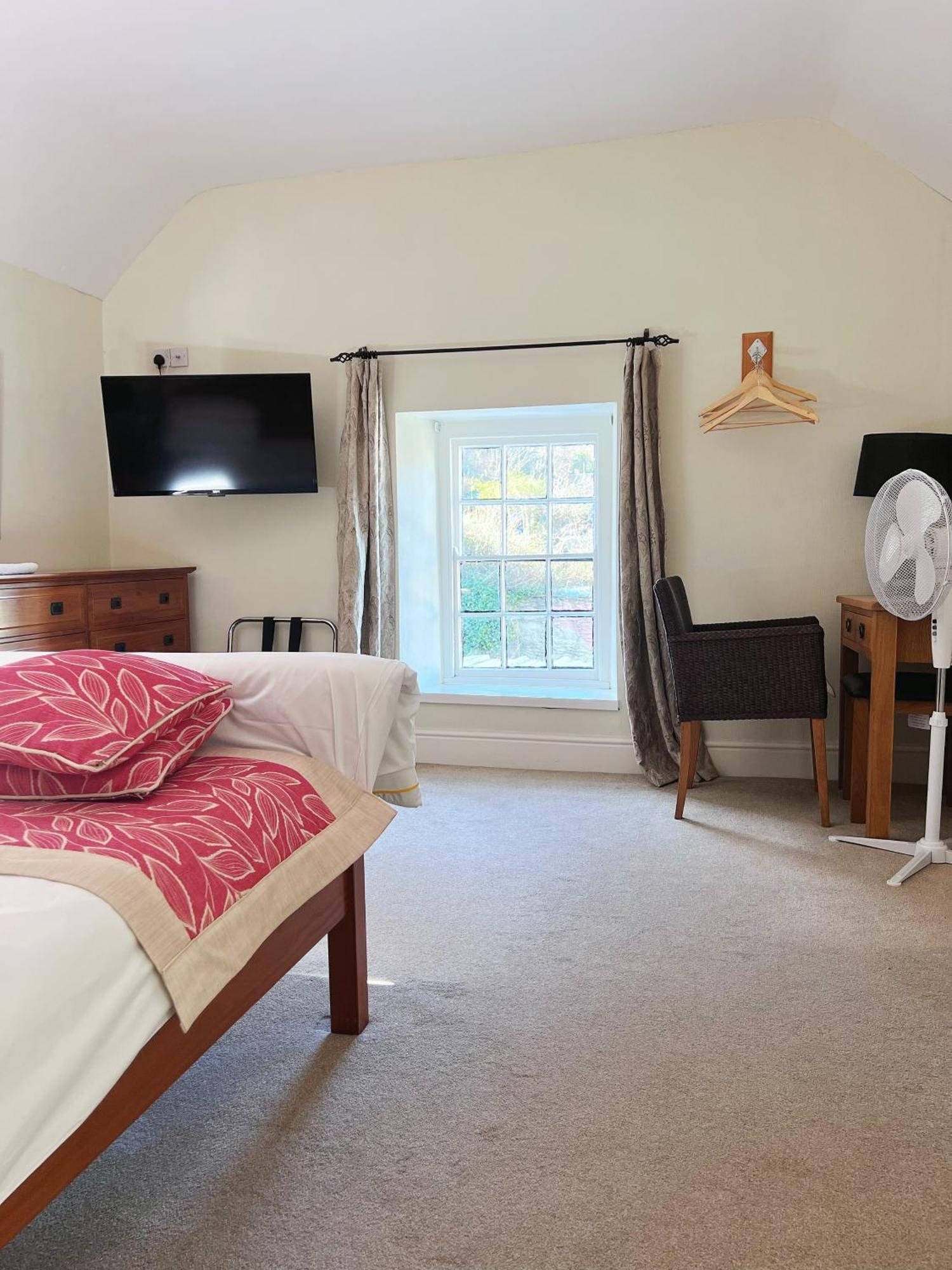 The Crown Hotel Corwen Buitenkant foto