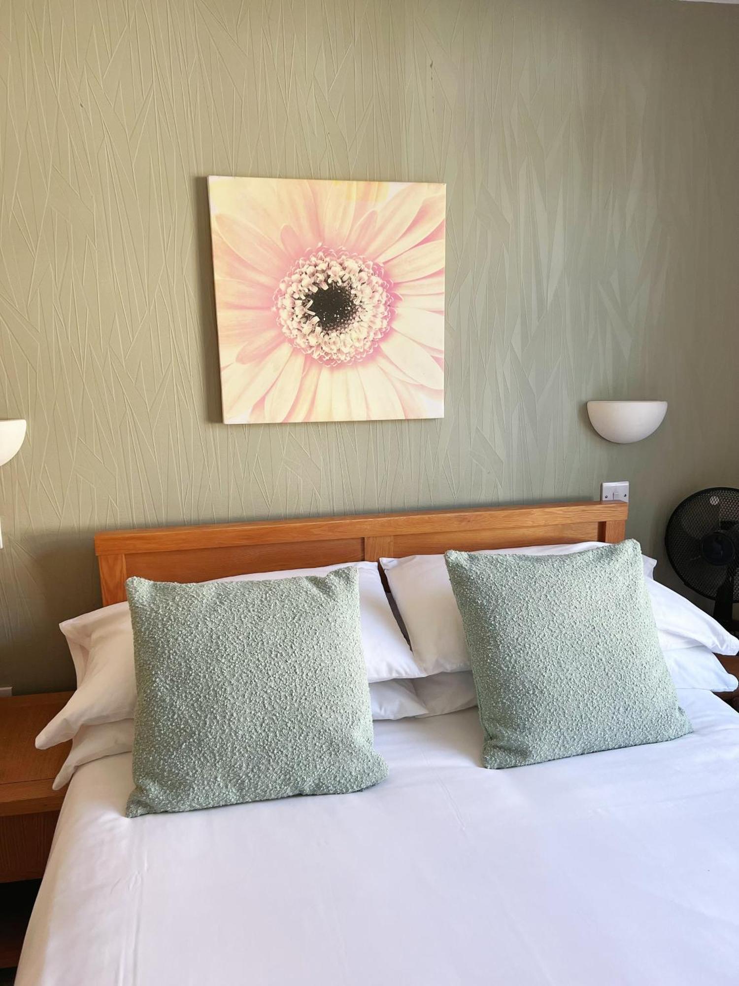 The Crown Hotel Corwen Buitenkant foto